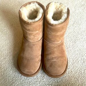 Kids uggs great condition